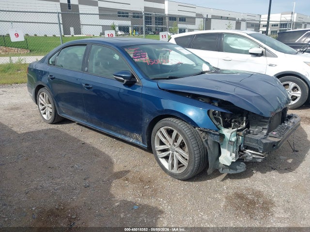 Salvage Volkswagen Passat Image