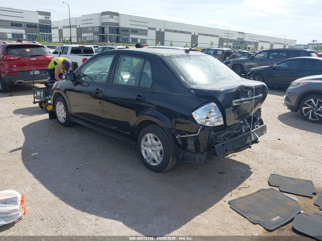 Nissan Versa 1.8s