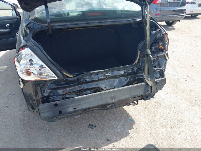 Nissan Versa 1.8s