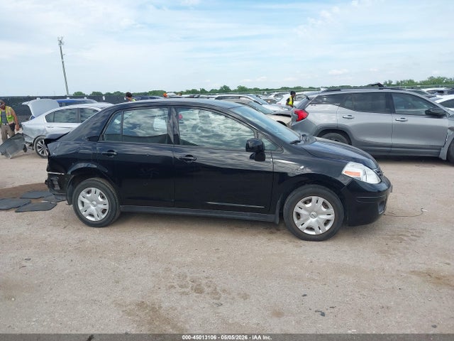 Nissan Versa 1.8s