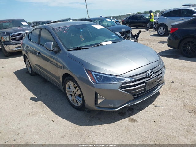 Salvage Hyundai ELANTRA Image