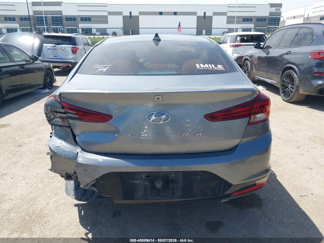Hyundai ELANTRA Sel