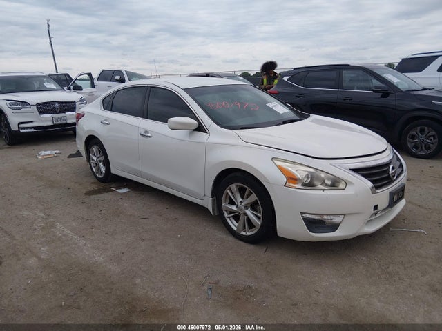 Salvage Nissan Altima Image