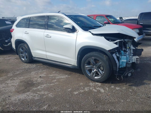 Salvage Toyota Highlander Image