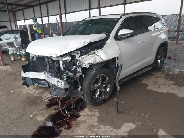 Salvage Toyota Highlander Image