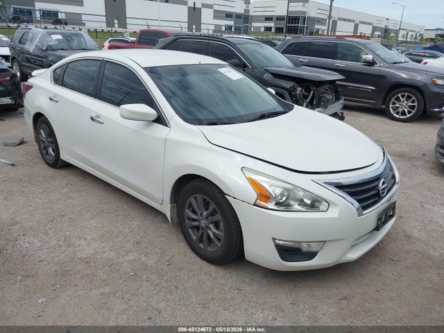Salvage Nissan Altima Image