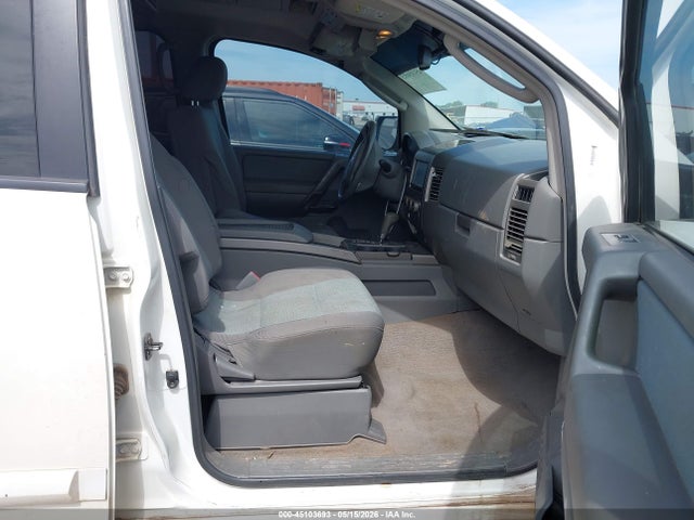Nissan Titan Se