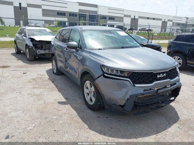 Salvage Kia Sorento Image