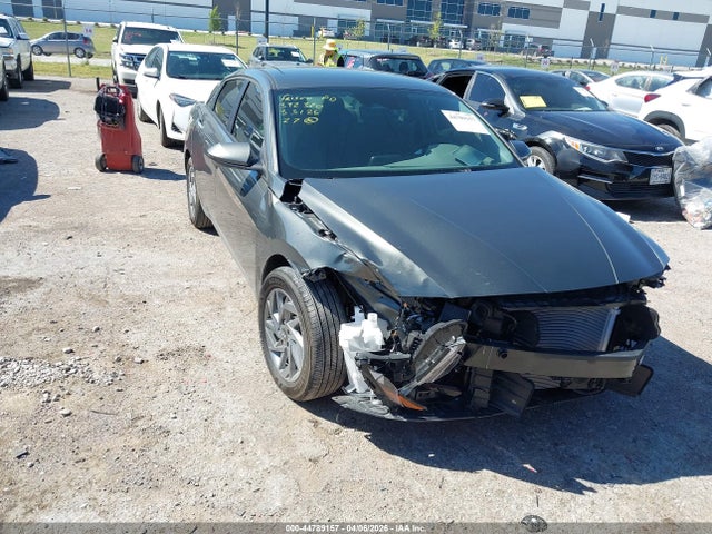 Salvage Hyundai ELANTRA Image