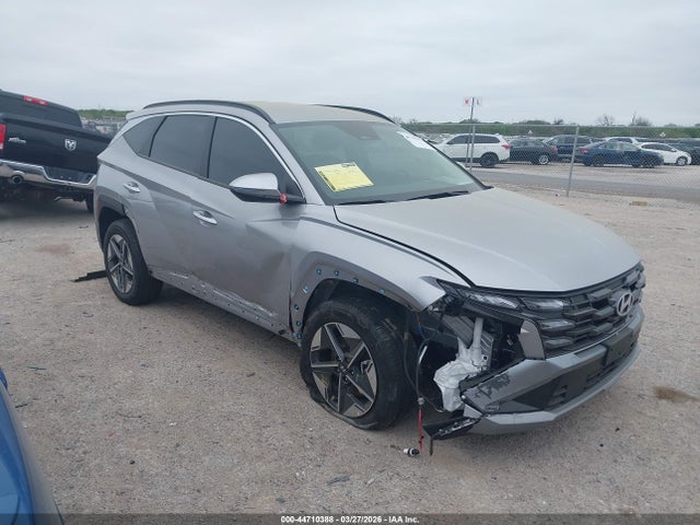 Salvage Hyundai TUCSON Image
