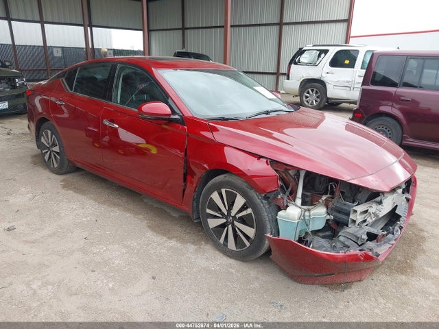 Salvage Nissan Altima Image