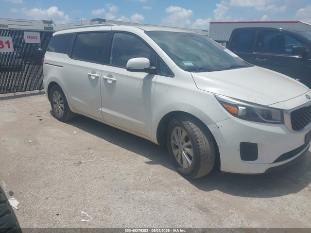 Salvage Kia Sedona Image