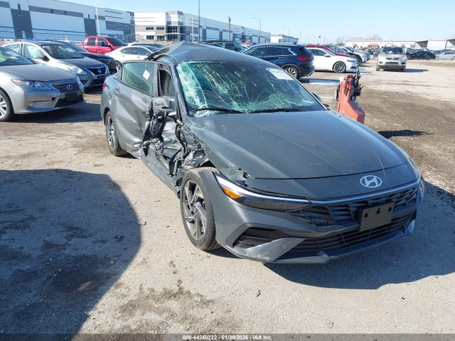 Salvage Hyundai ELANTRA Image