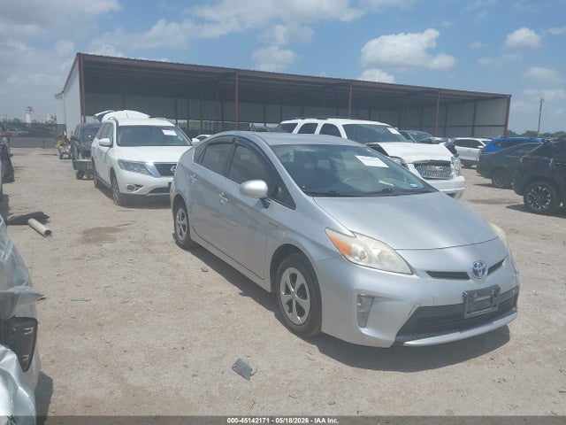Salvage Toyota Prius Image