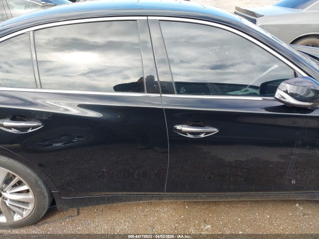 INFINITI Q50 Luxe