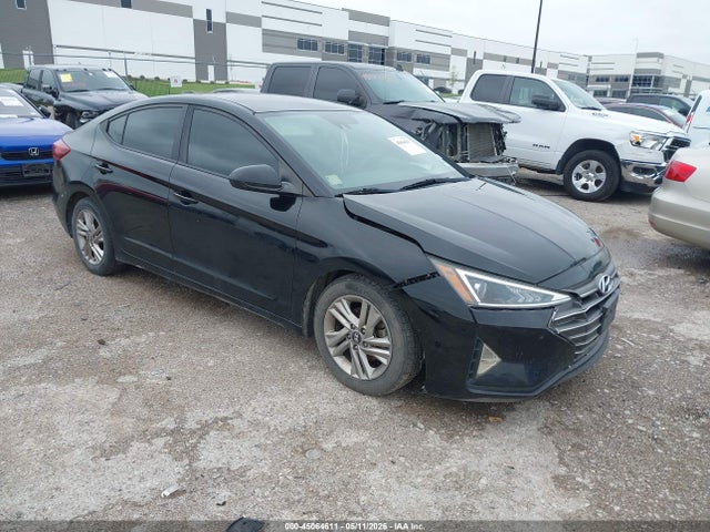 Salvage Hyundai ELANTRA Image