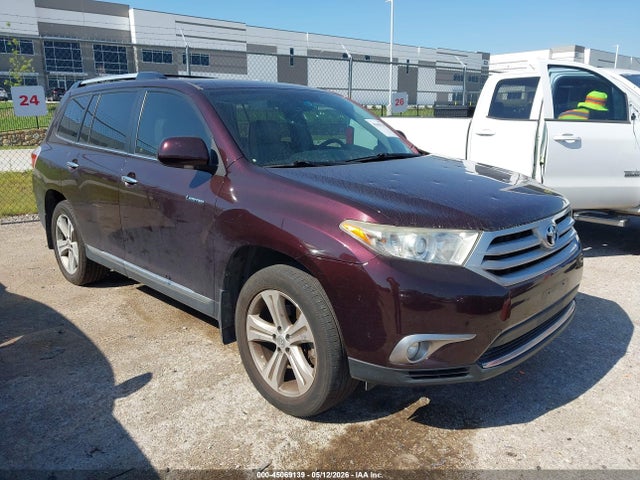 Salvage Toyota Highlander Image