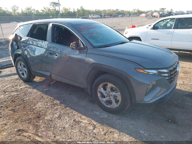 Salvage Hyundai TUCSON Image