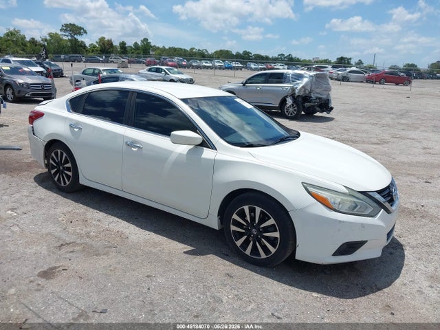 Salvage Nissan Altima Image