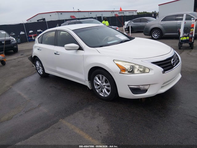 Salvage Nissan Altima Image