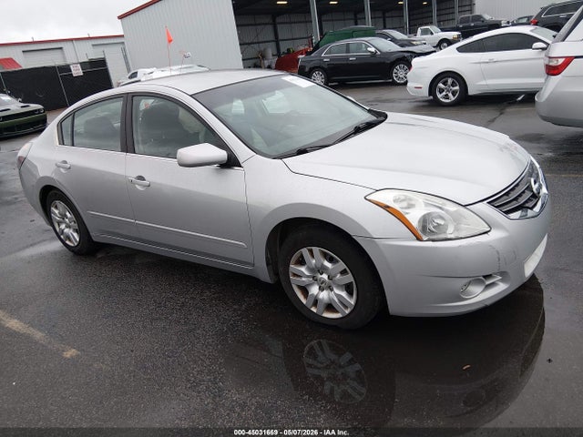 Salvage Nissan Altima Image