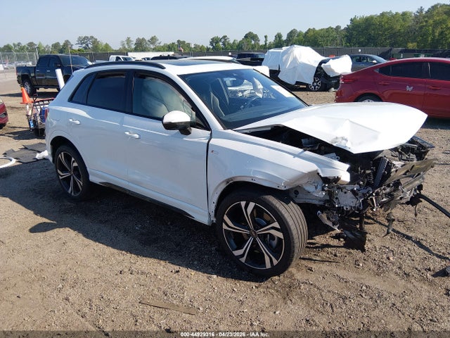 Salvage Audi Q3 Image