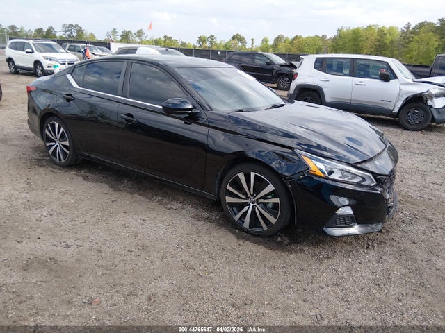 Salvage Nissan Altima Image
