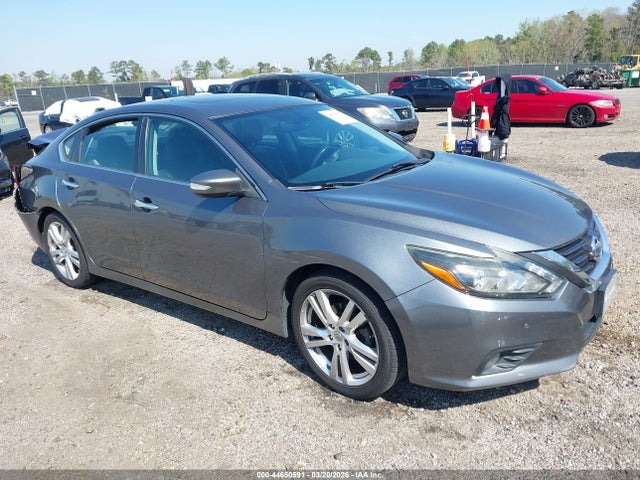 Salvage Nissan Altima Image