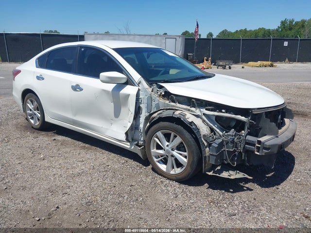 Salvage Nissan Altima Image