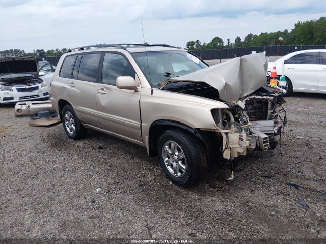 Salvage Toyota Highlander Image