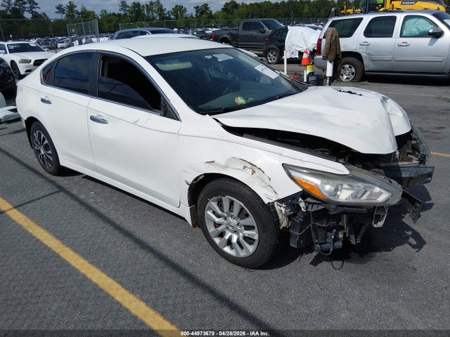 Salvage Nissan Altima Image