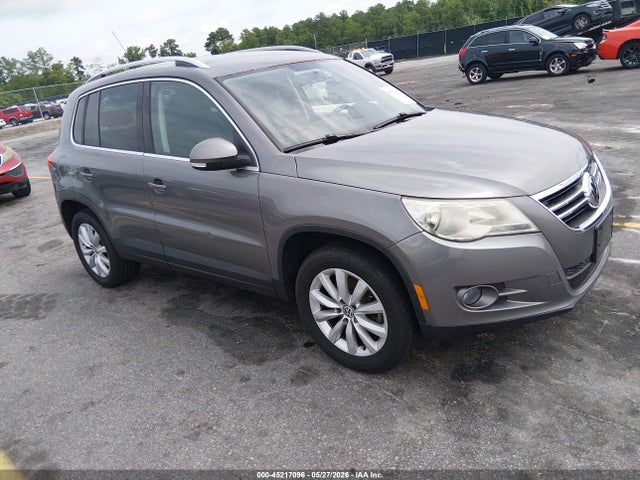 Salvage Volkswagen Tiguan Image