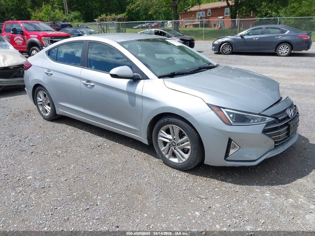 Salvage Hyundai ELANTRA Image