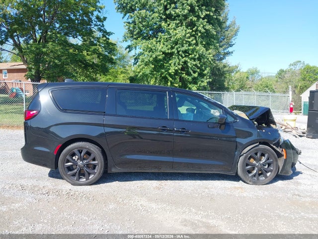 Chrysler Pacifica Touring