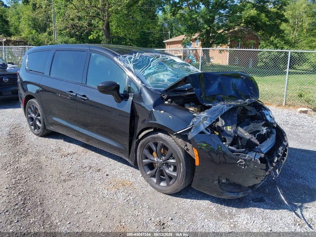 Salvage Chrysler Pacifica Image