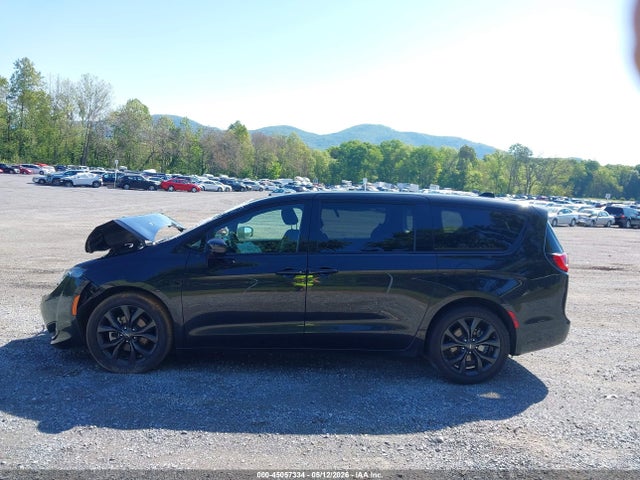 Chrysler Pacifica Touring