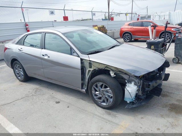 Salvage Hyundai ELANTRA Image