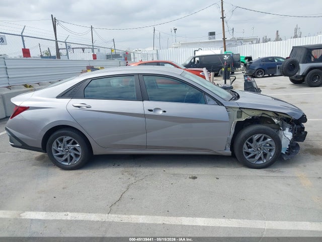 Hyundai ELANTRA Sel