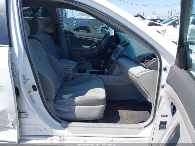 Toyota Camry Le V6