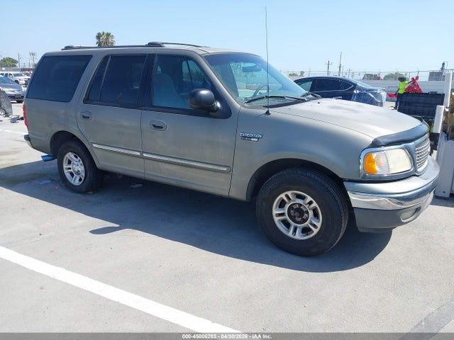Salvage Ford Expedition Image