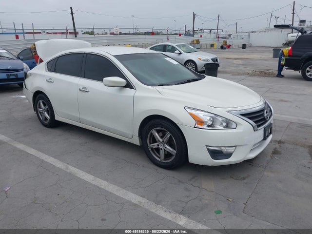 Salvage Nissan Altima Image