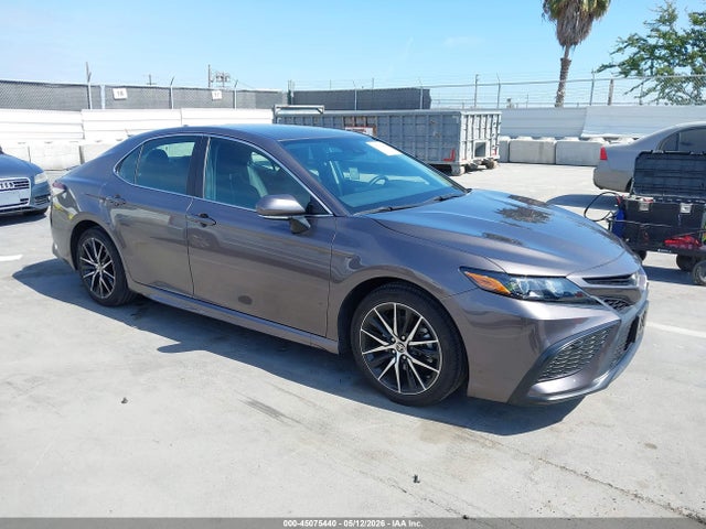 Salvage Toyota Camry Image