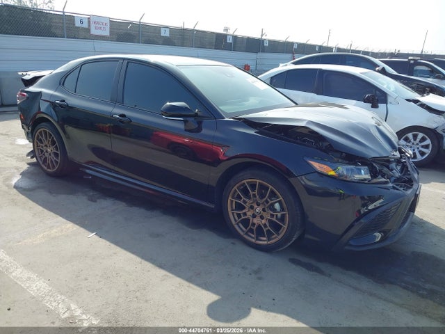 Salvage Toyota Camry Image