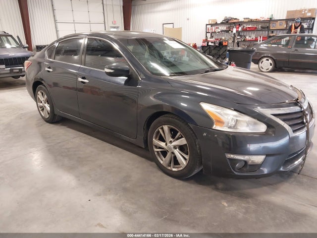 Salvage Nissan Altima Image