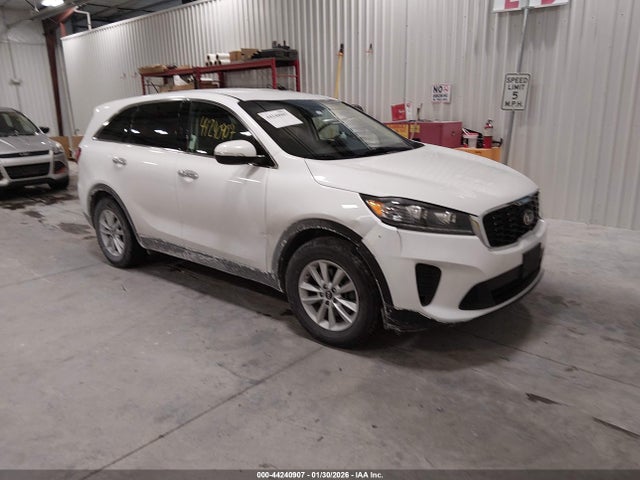 Salvage Kia Sorento Image