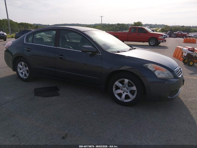Salvage Nissan Altima Image