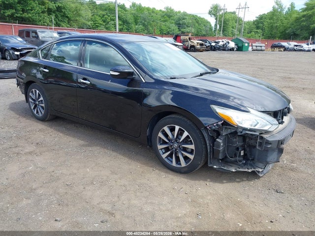 Salvage Nissan Altima Image