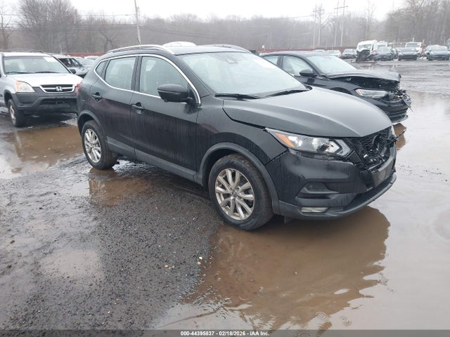 Salvage Nissan Rogue Image