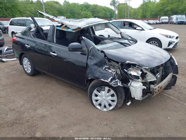 Salvage Nissan Versa Image