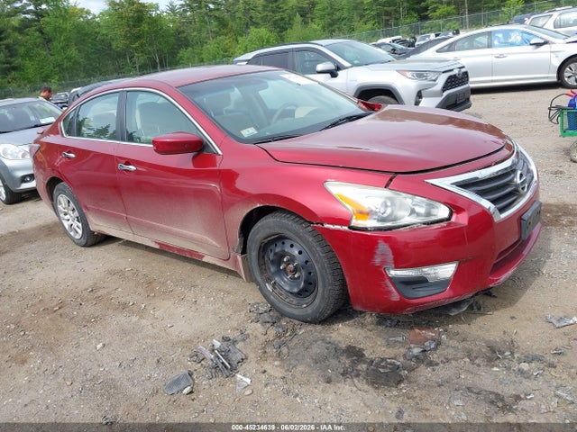 Salvage Nissan Altima Image